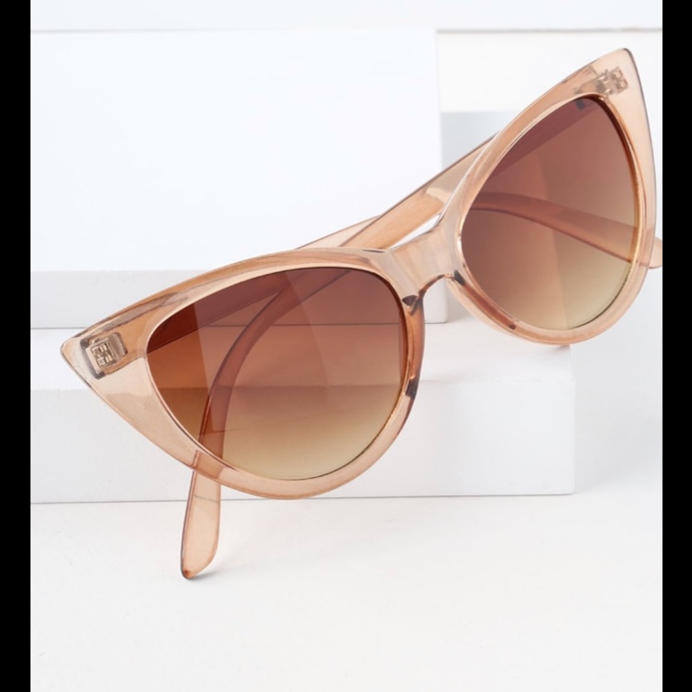 Lulu’s 👓 Check Meow -T Cat Eye Sunglasses